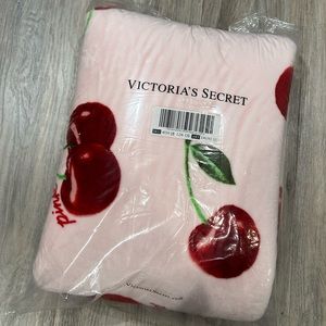 Victoria’s Secret Pink Sherpa blanket cherry HTF rare NWT